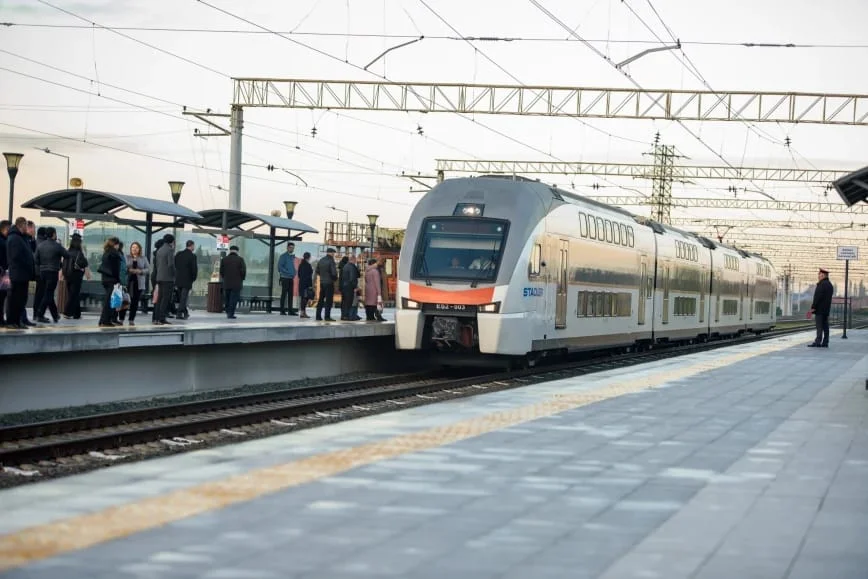 Abşeron dairəvi dəmir yolu üzrə qatarların hərəkət cədvəli yenilənir