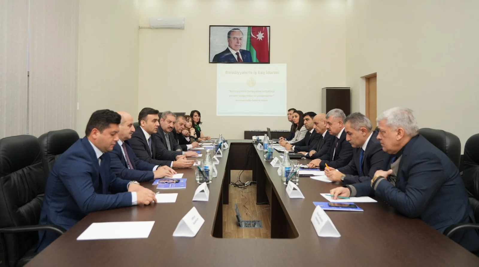 “Bələdiyyələrin fəaliyyətinə metodoloji yardım: istiqamətlər və perspektivlər” mövzusunda görüş keçirilib