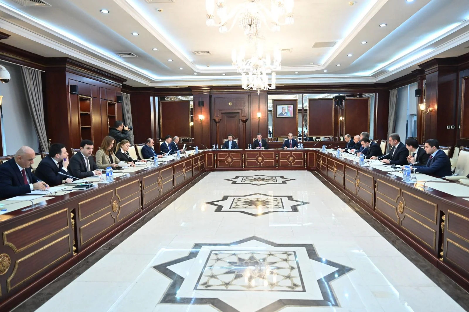 Hüquq siyasəti və dövlət quruculuğu komitəsinin iclasında