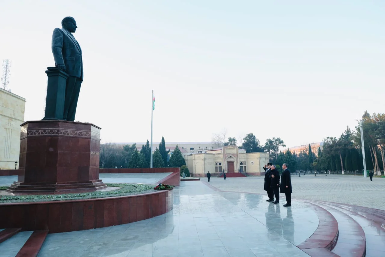 Baş prokuror Şirvan şəhərində vətəndaşları qəbul edib