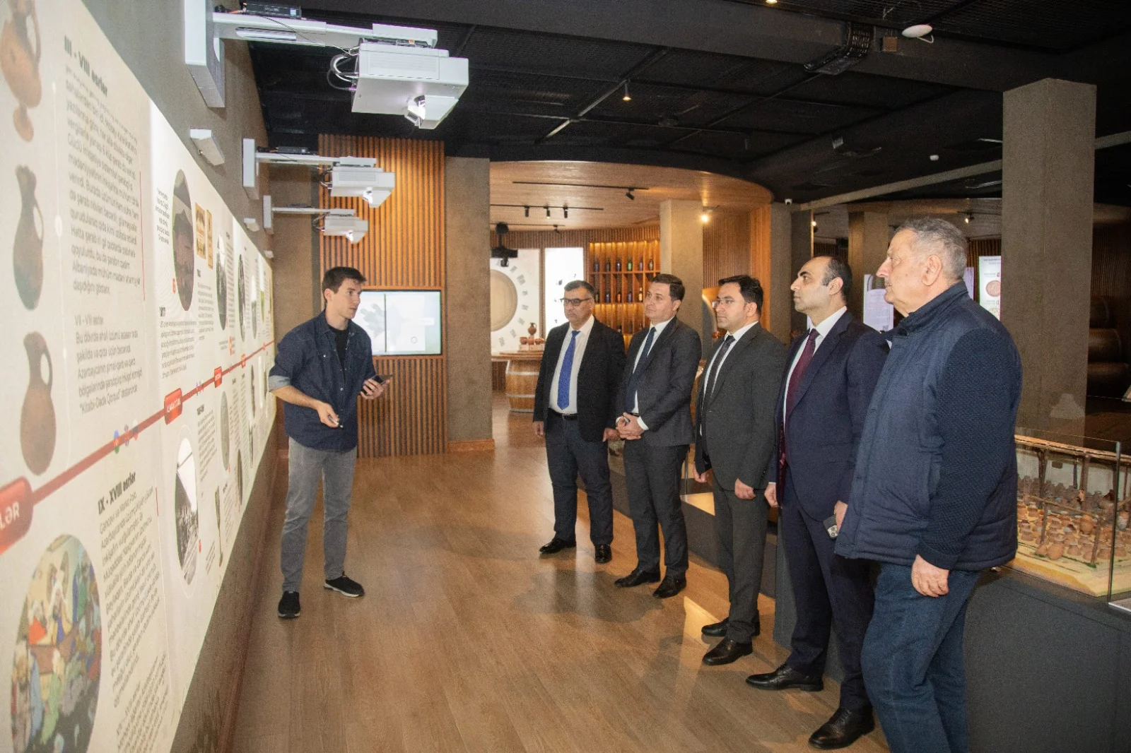 “Aqroservis” ASC-nin İdarə Heyətinin sədri Mehman Veysəlov Qəbələdə vətəndaşları qəbul edib, təsərrüfatlara baş çəkib