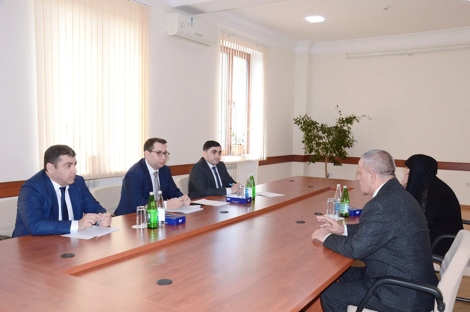 Elm, təhsil və insan resursları şöbəsinin müdiri Fərid Nəcəfov Masallıda vətəndaşları qəbul edib