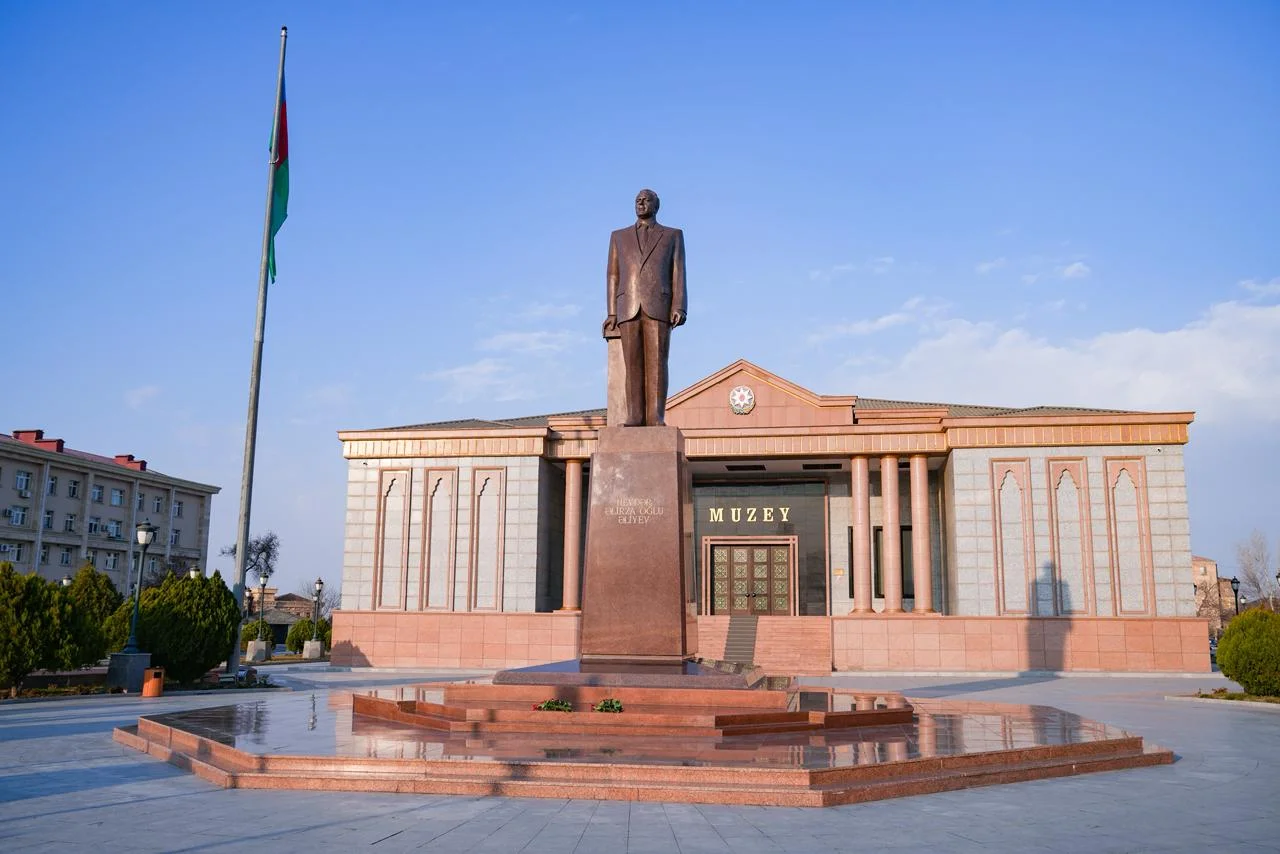 Azərbaycan Respublikasının Prezidenti yanında Antiinhisar və İstehlak Bazarına Nəzarət Dövlət Agentliyinin sədri Naxçıvan Muxtar Respublikasına səfər edib