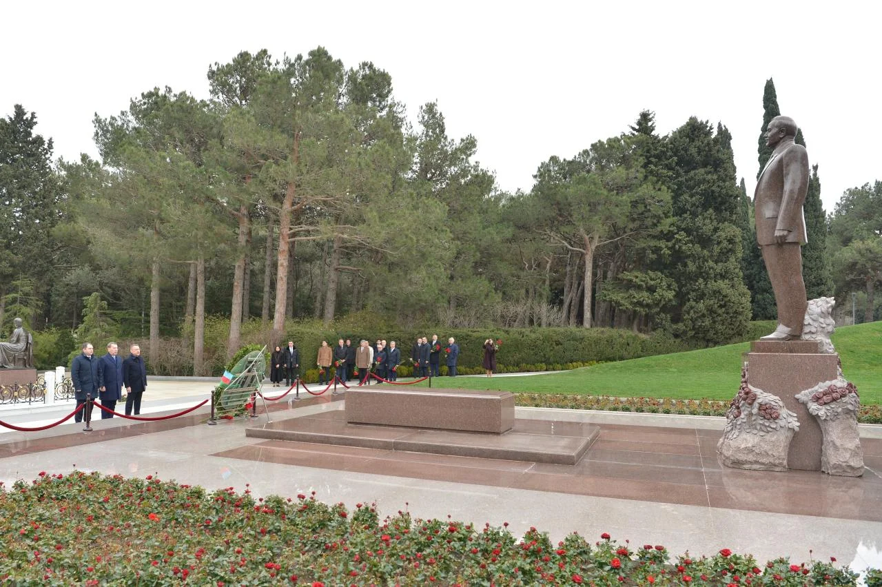 Türkiyə və Gürcüstan parlamentlərinin Xarici əlaqələr komitələrinin üzvləri Fəxri xiyabanı və Zəfər parkını ziyarət ediblər