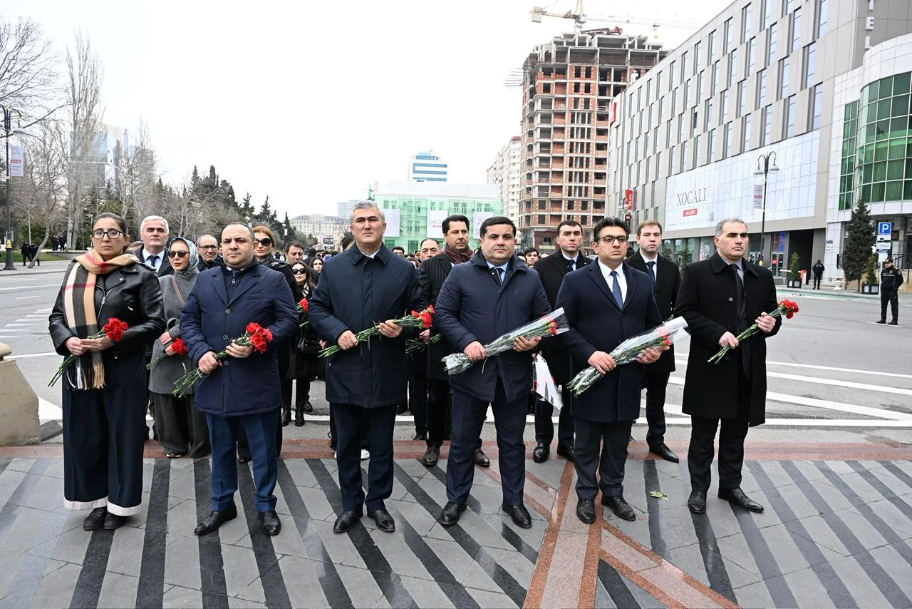 Ombudsman Aparatı “Ana Harayı” abidəsini ziyarət edib