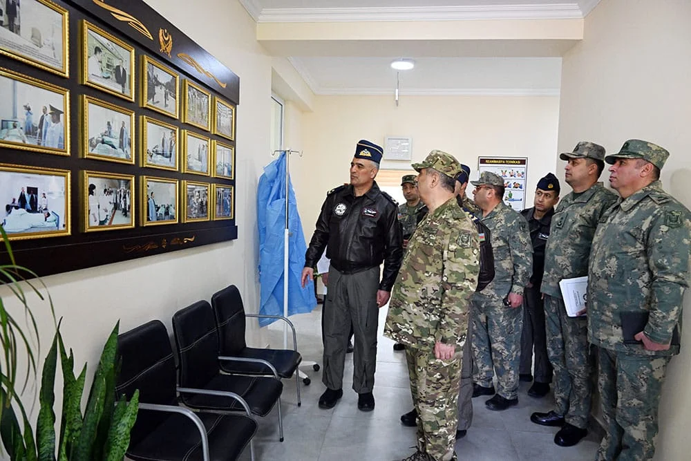 Müdafiə naziri HHQ-nin bölmələrində olub - VİDEO