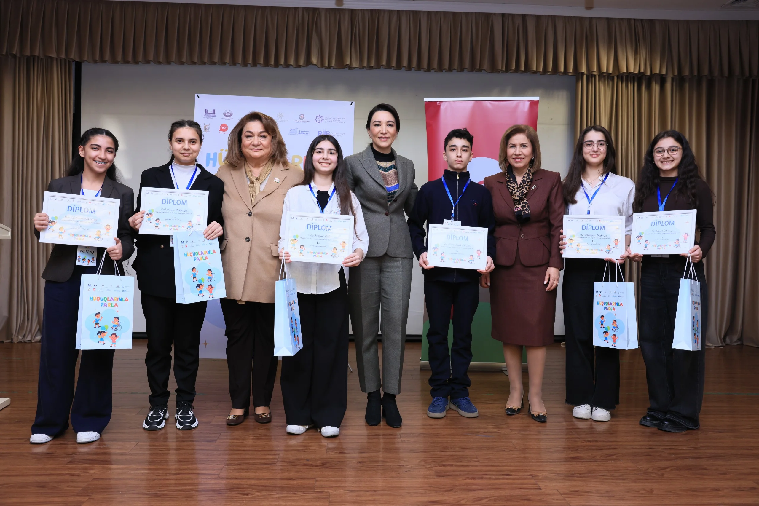 Ombudsman “Hüquqlarınla parla” layihəsinin bağlanış mərasimində iştirak edib