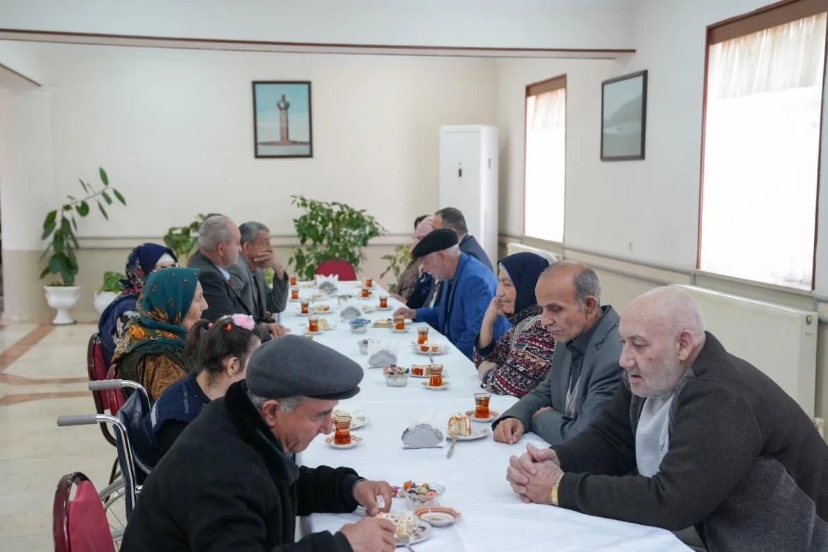 Stasionar sosial xidmət göstərilən benefisiar Ələsgər Ocaqverdiyev doğum günü münasibətilə ziyarət edilib