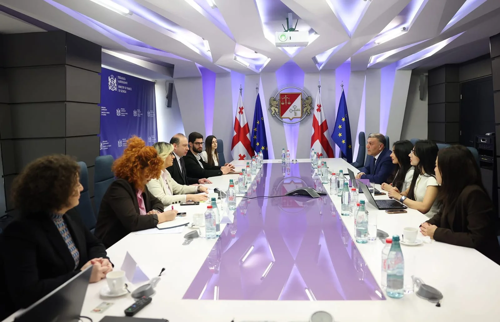 Maliyyə Nazirliyinin nümayəndə heyəti Gürcüstanın maliyyə nəzarəti təcrübəsi ilə tanış olub