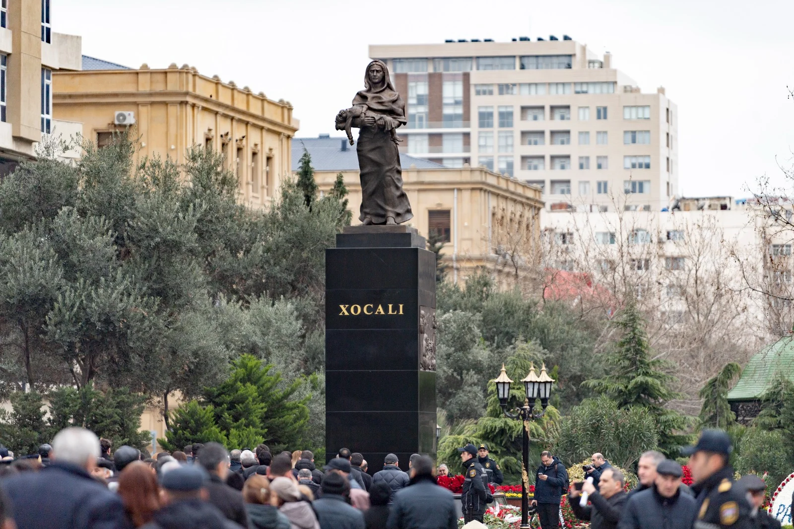 Kənd Təsərrüfatı Nazirliyinin kollektivi Xocalı soyqırımı abidəsini ziyarət etdi - FOTO
