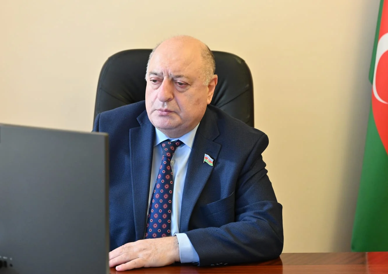 Əmək və sosial siyasət komitəsində