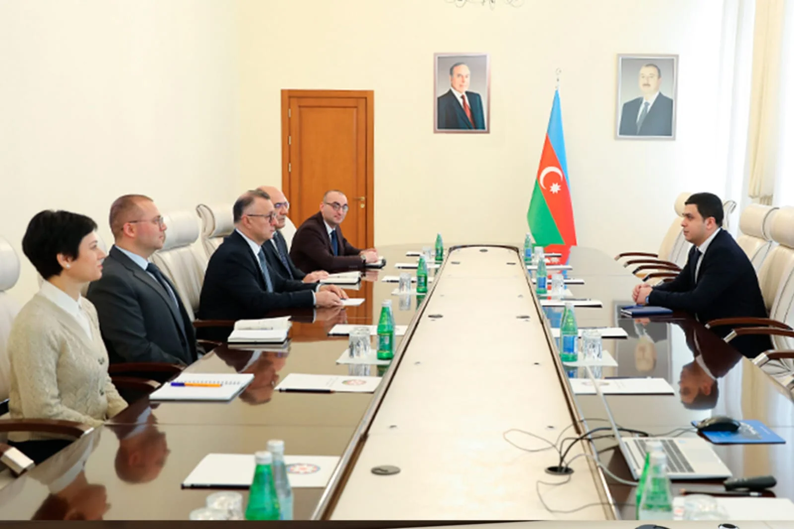 Səhiyyə Nazirliyində “Yüksəliş” müsabiqəsinin qalibi ilə görüş keçirilib