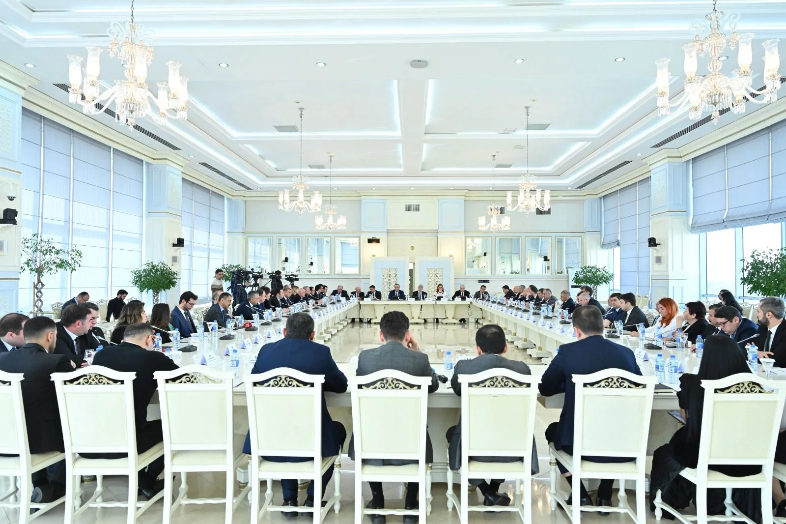 Milli Məclisdə Azərbaycan idmanının müasir çağırışları müzakirə olunub