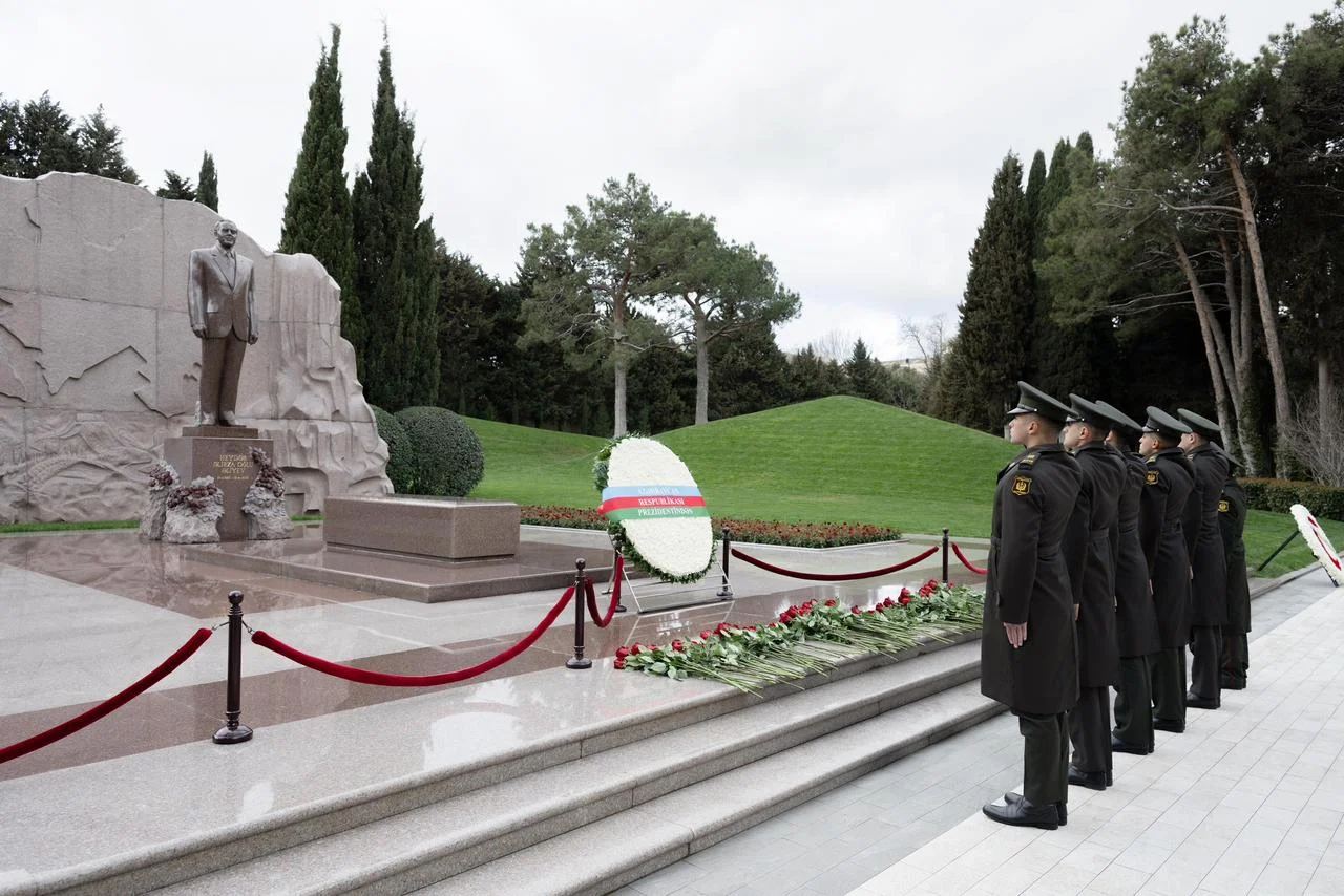 34 il sədaqətli xidmət nümunəsi