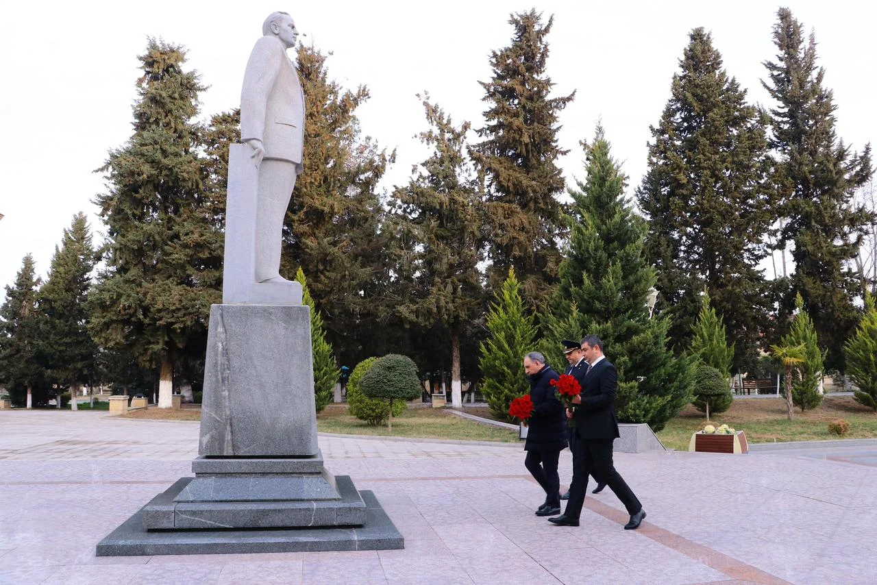 Baş prokuror Kürdəmir rayonunda vətəndaşları qəbul edib