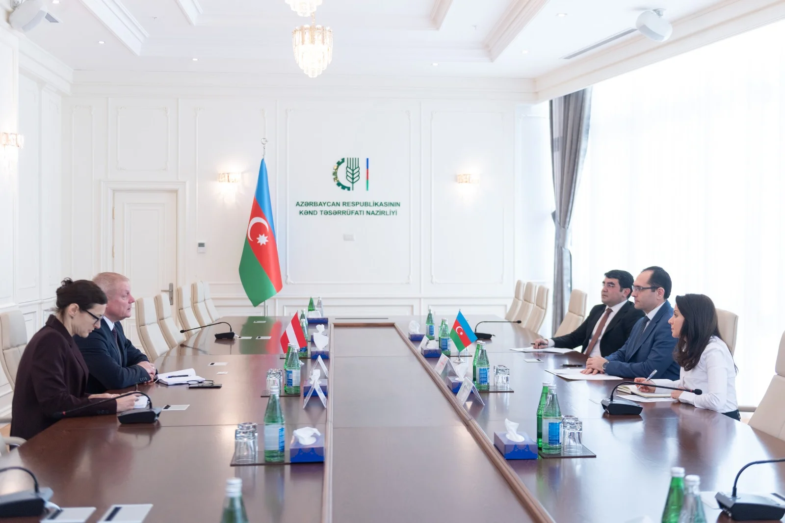 Nazir Məcnun Məmmədov Latviyanın Azərbaycandakı səfiri ilə görüşüb