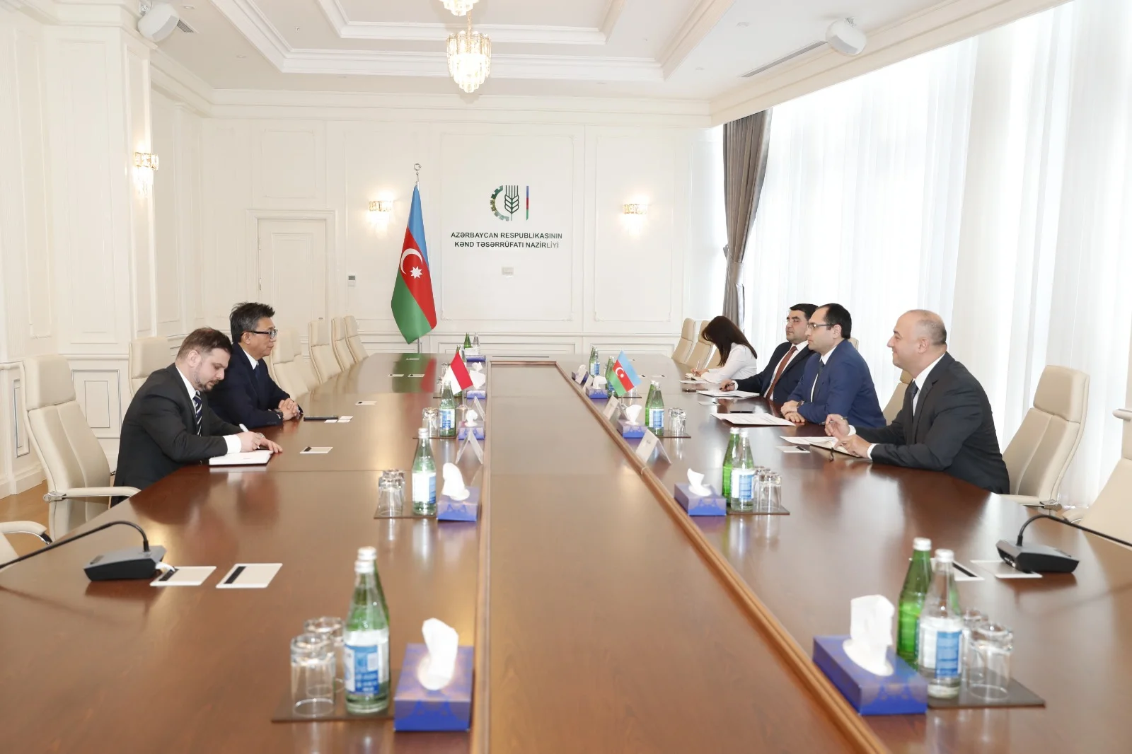 Nazir Məcnun Məmmədov İndoneziyanın Azərbaycandakı səfiri ilə görüşüb