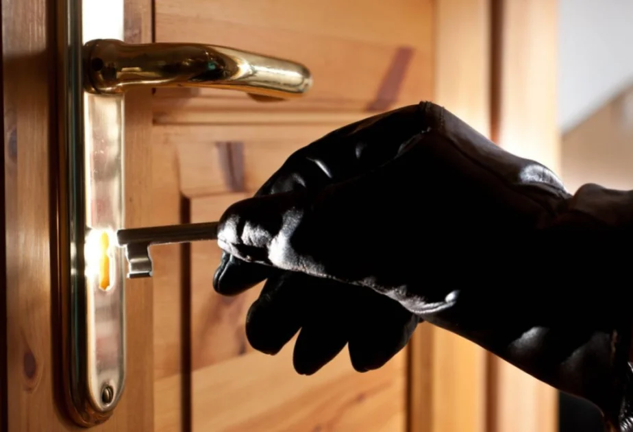 Evlərdən oğurluq edən şəxs saxlanılıb