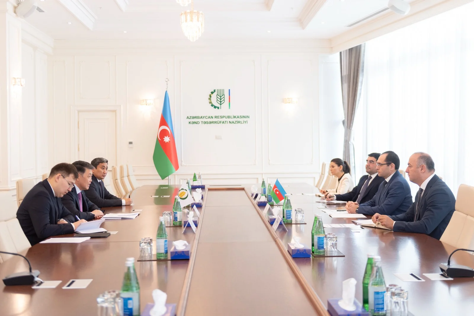 Nazir Məcnun Məmmədov Ərzaq Təhlükəsizliyi üzrə İslam Təşkilatının baş direktoru Berik Arın ilə görüşüb