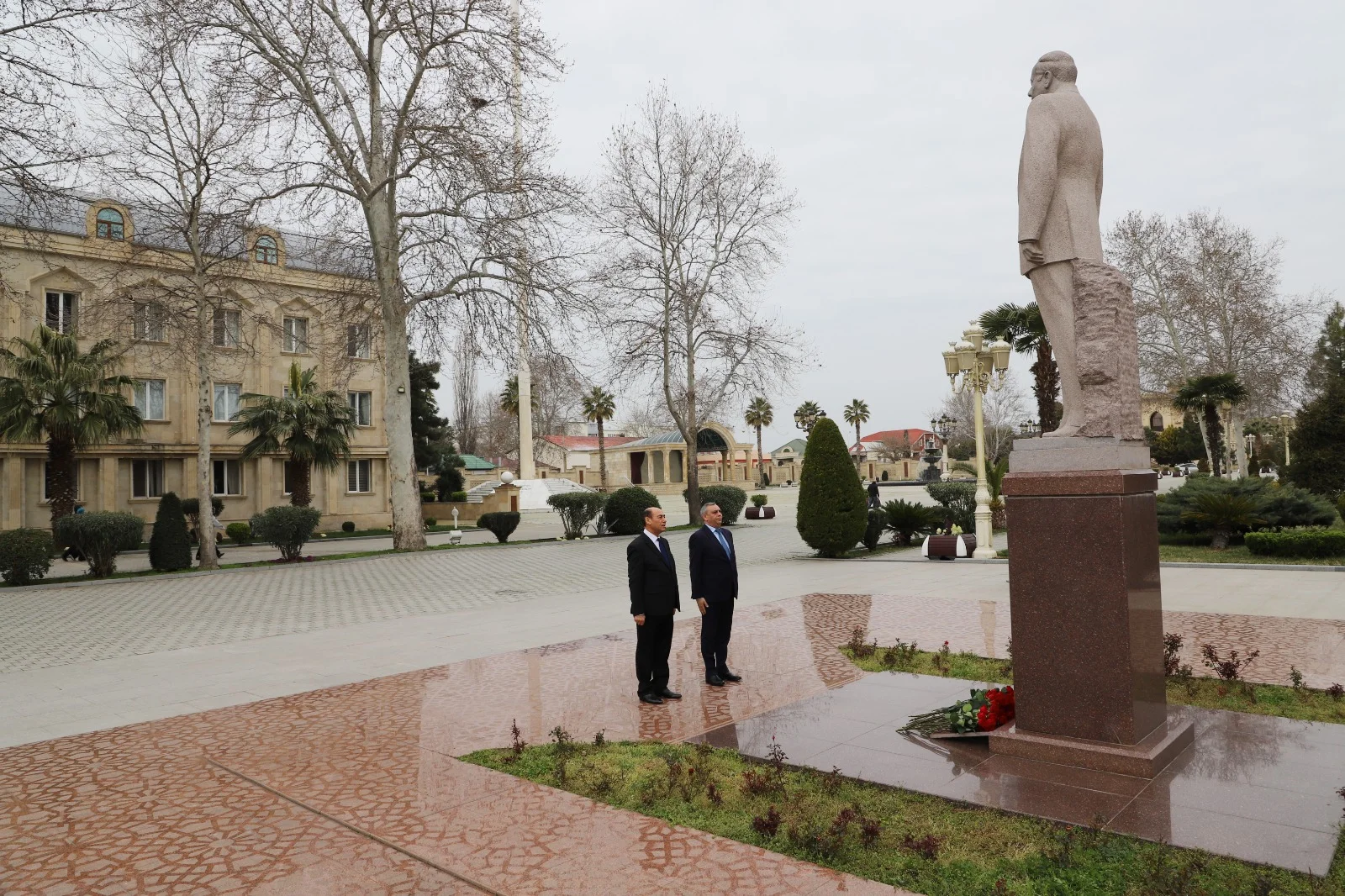 Mürsəl İbrahimov Bərdədə vətəndaşların problemlərini dinlədi