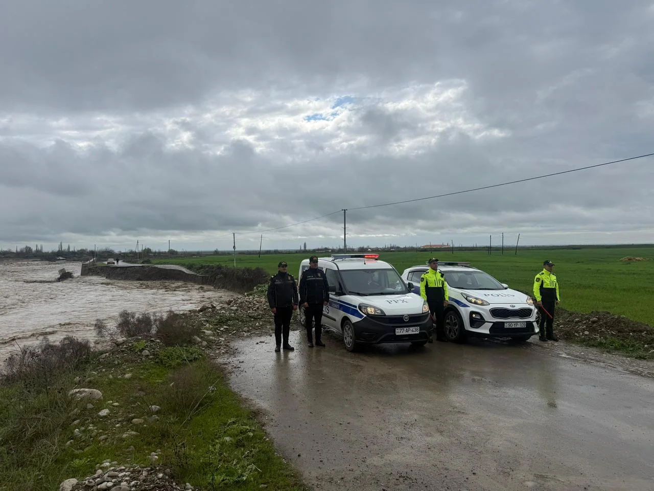 Ağsuda sel fəsadları: Kənd yolunun bir hissəsi dağılıb, nəqliyyata məhdudiyyət tətbiq olunub