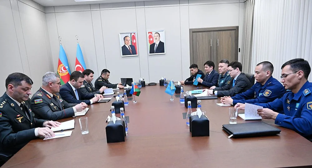 Qazaxıstan müdafiə nazirinin rəqəmsallaşma üzrə müavini ölkəmizdə səfərdədir