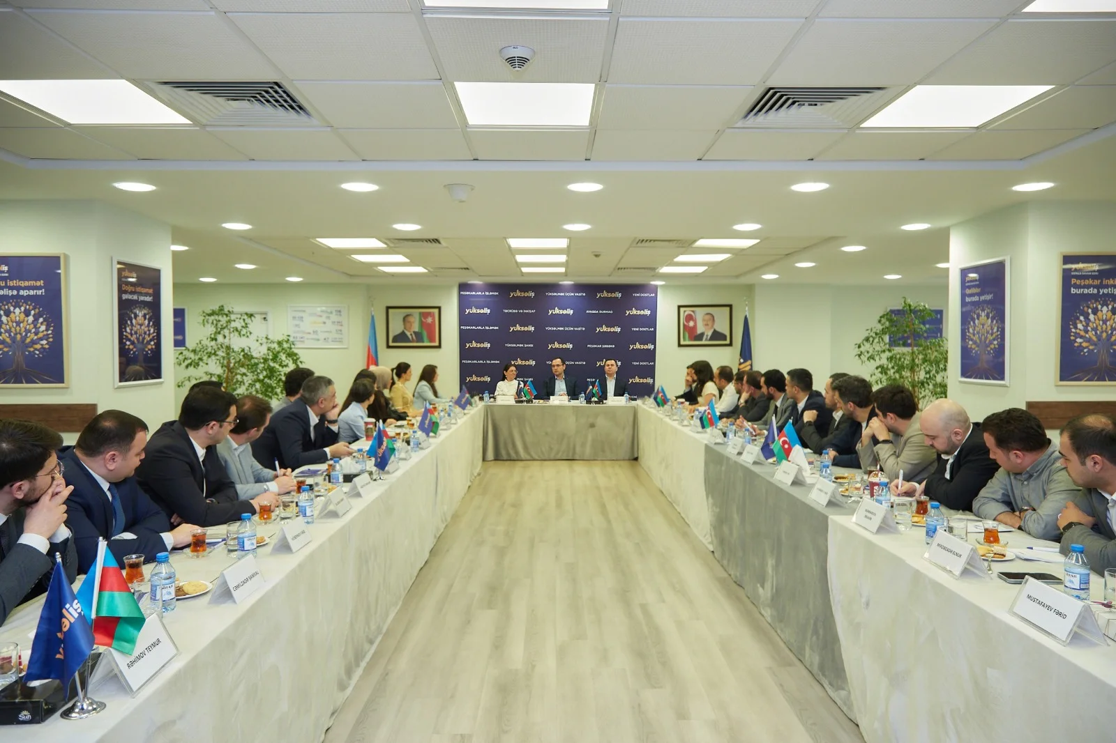 Kənd təsərrüfatı naziri Məcnun Məmmədov “Yüksəliş” müsabiqəsinin qalibləri ilə görüşüb