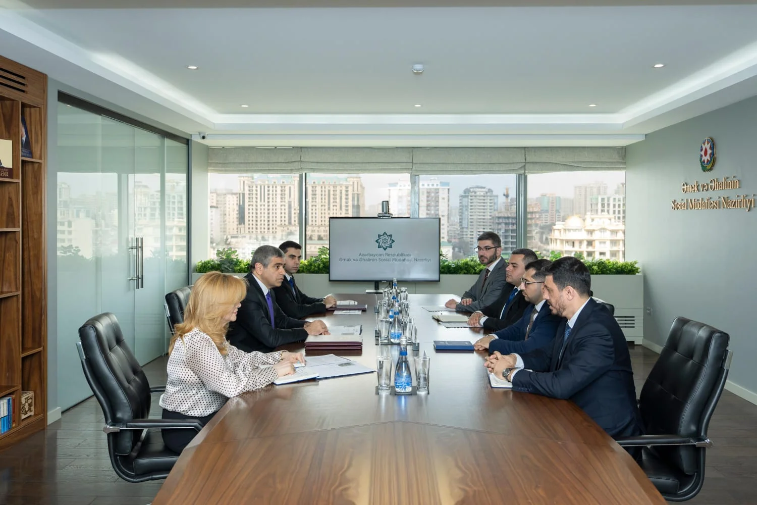 Nazir Anar Əliyev “Yüksəliş” müsabiqəsinin qalibləri ilə görüşüb