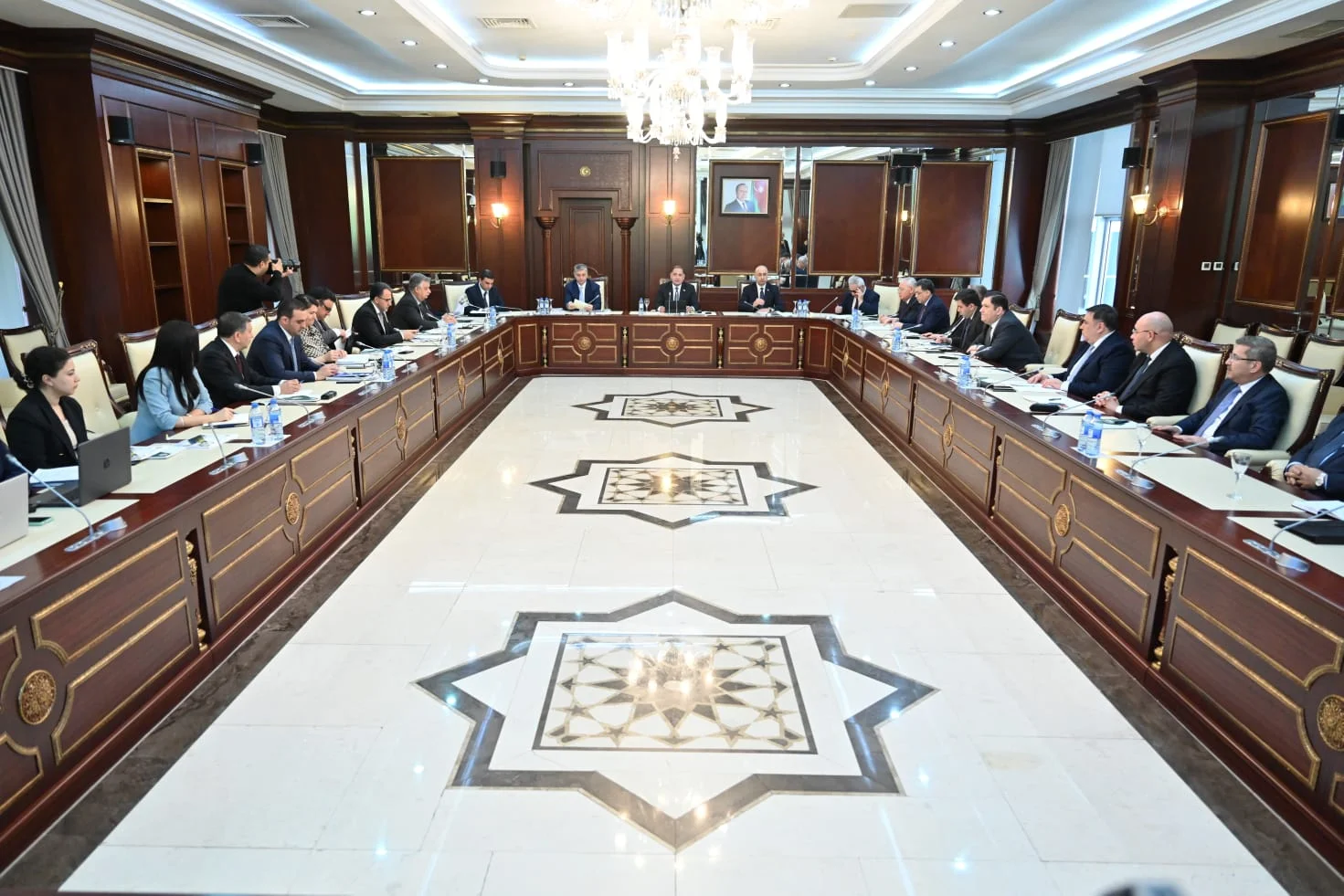 İqtisadi siyasət, sənaye və sahibkarlıq komitəsinin iclasında