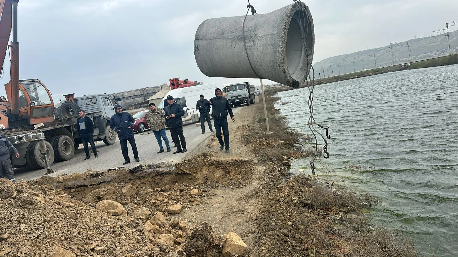 Qaradağda Puta gölü üçün yeni suötürücü boru quraşdırıldı