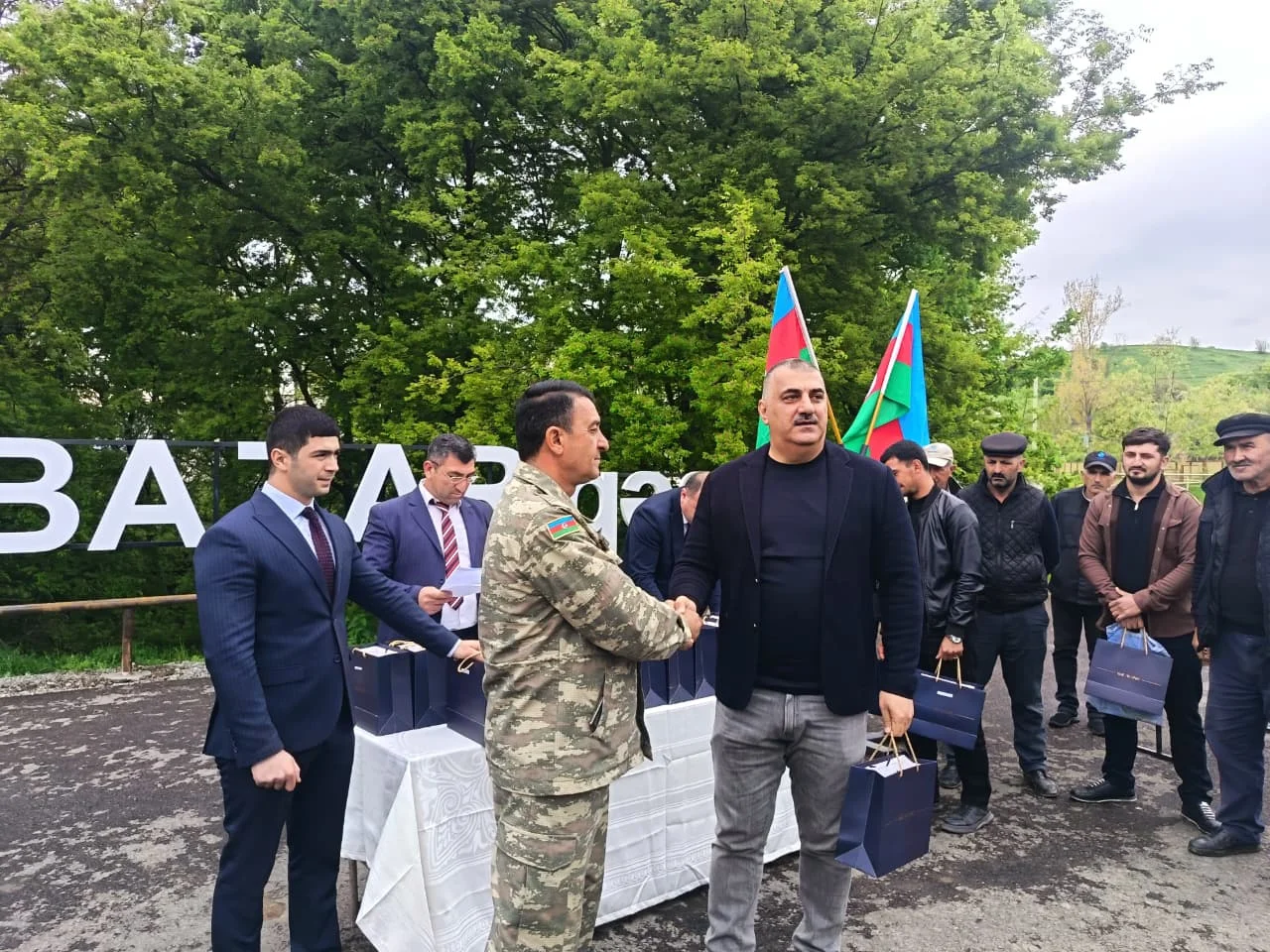 Növbəti köç karvanı Xocavənd rayonunun Qırmızı Bazar qəsəbəsinə çatıb