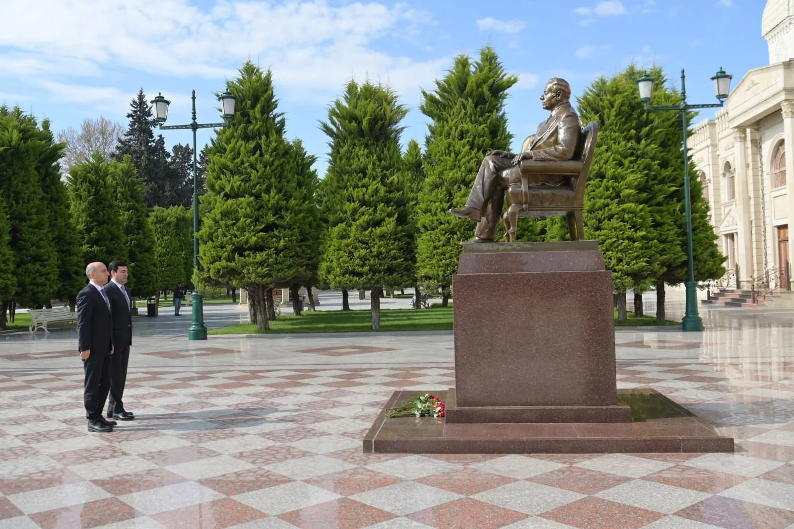 Emin Əmrullayev Xaçmazda tədris prosesi ilə tanış olub