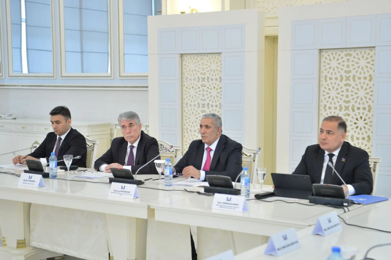 Milli Məclisdə “Azərbaycanda regionların, yerli demokratiyanın və  özünüidarəetmənin inkişafında Heydər Əliyev irsi” mövzusunda  konfrans keçirilib