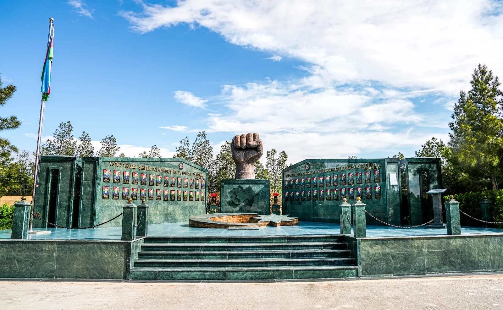 “Çevikçi” kursunu bitirmiş hərbi qulluqçulara beretlər təqdim olunmuşdur