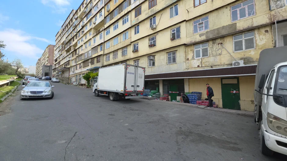 FHN-in Dövlət Yanğın Nəzarəti Xidməti daha bir yanğın təhlükəli mağazanın fəaliyyətini dayandırıb (video, foto)