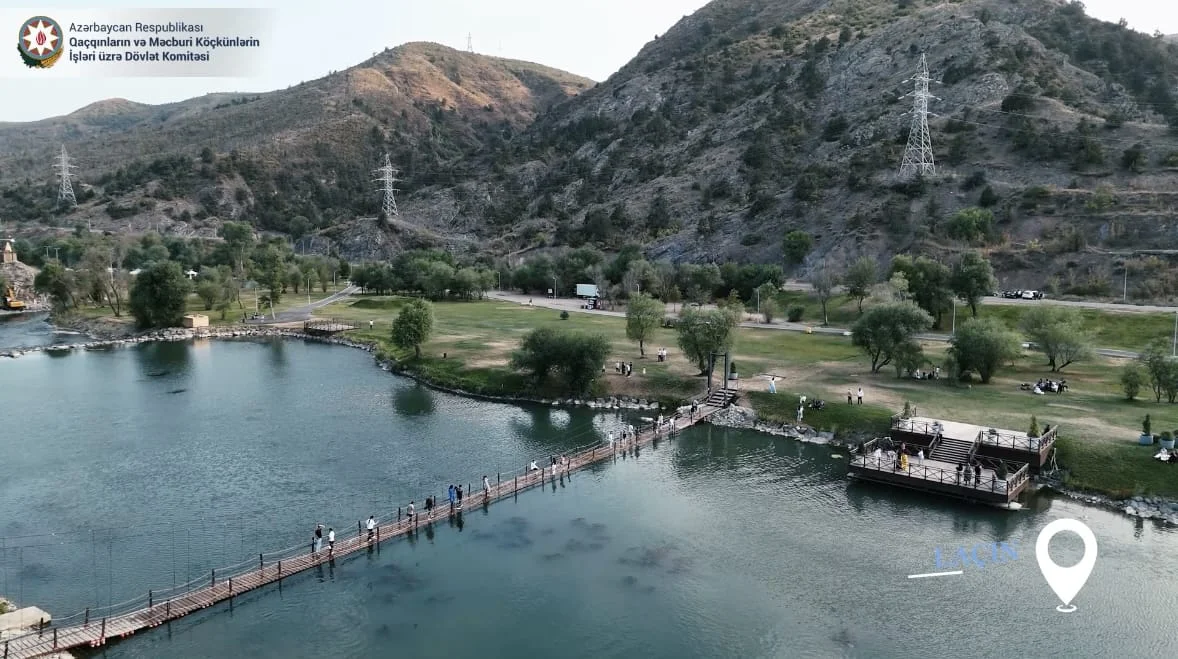 Gözün aydın, ay Laçın…