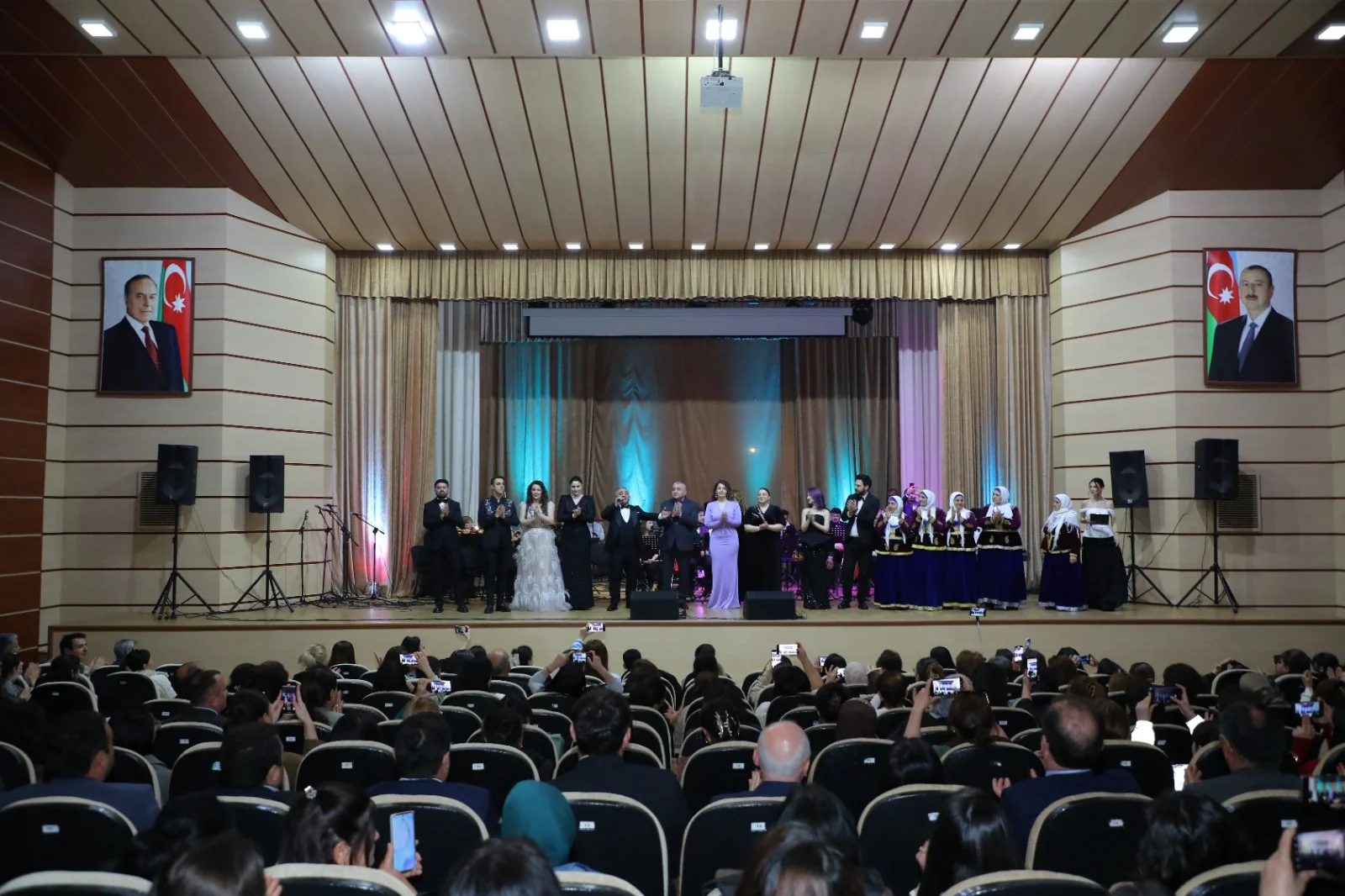 Dövlət Mahnı Teatrının Lənkəranda qastrol konserti böyük maraqla qarşılanıb