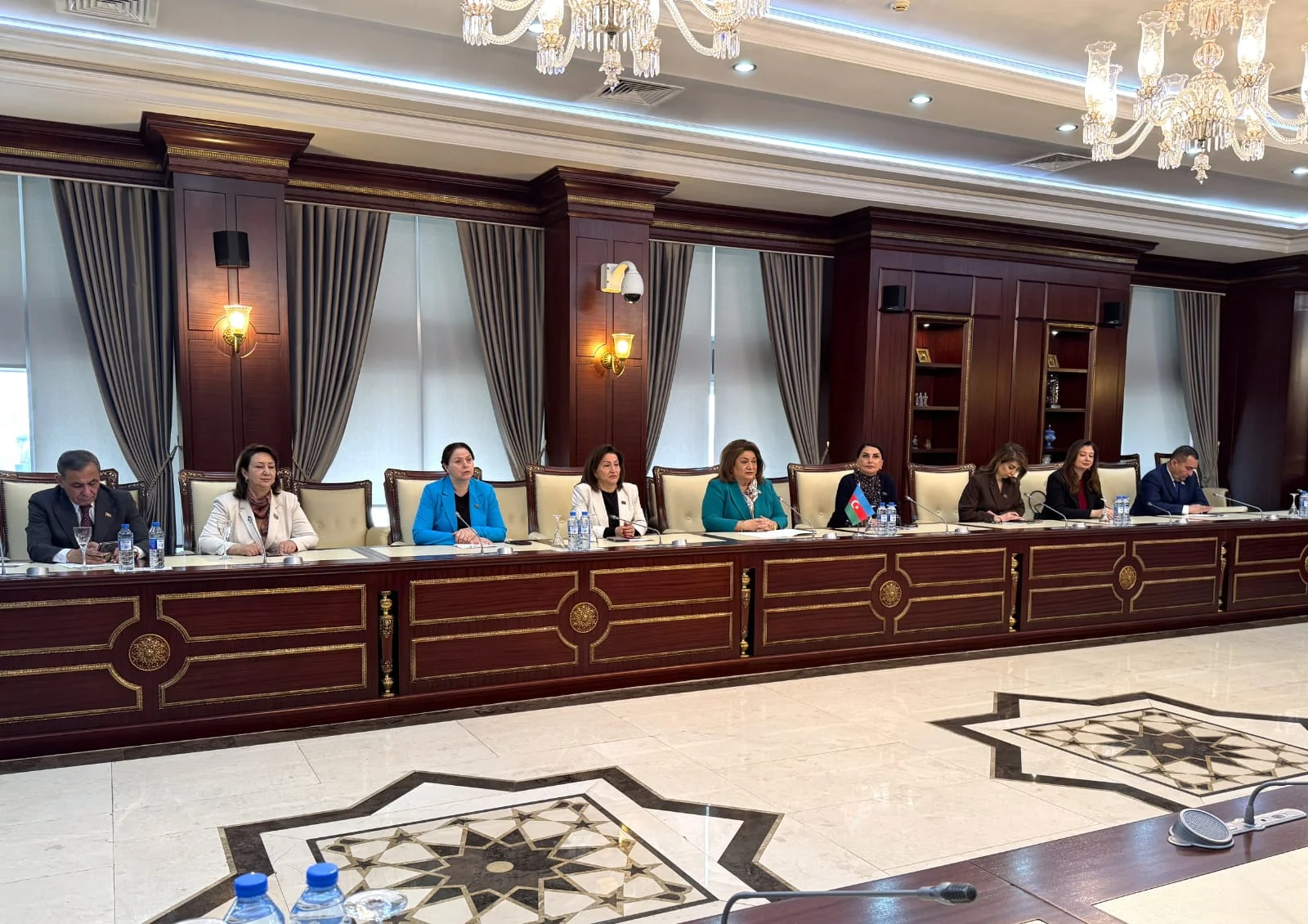 Parlamentin Ailə, qadın və uşaq məsələləri komitəsində görüş