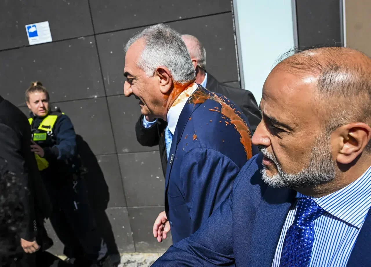 Rza Pəhləvi Berlində hücuma məruz qalıb