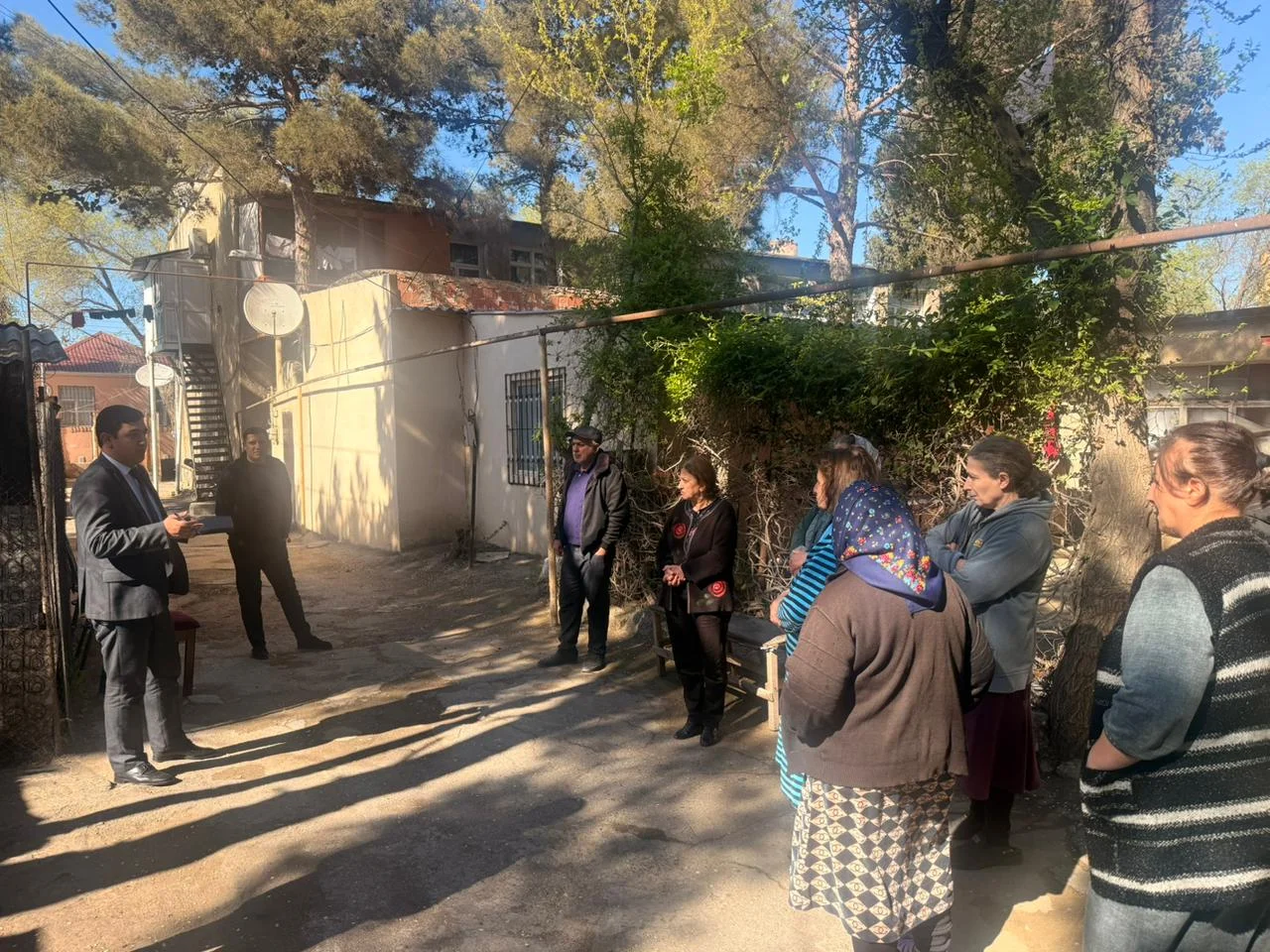 Məcburi köçkünlərin müvəqqəti məskunlaşma yerlərində görüşlər keçirilib