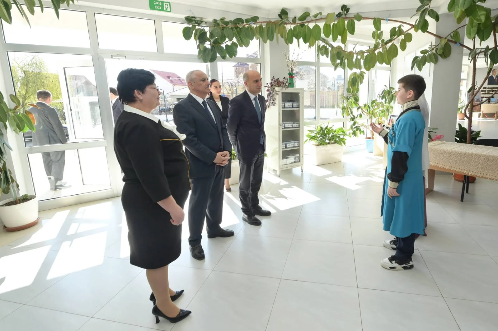 Emin Əmrullayev Qusarda məktəbdə tədris prosesi ilə tanış olub