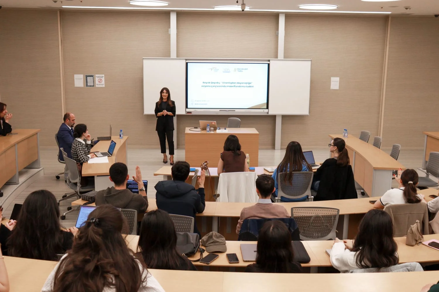 Qarabağ Dirçəliş Fondu ADA Universitetində gənclərlə maarifləndirmə görüşü keçirib