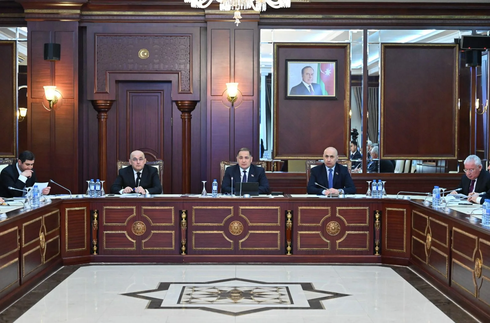 İqtisadi siyasət, sənaye və sahibkarlıq komitəsinin iclasında