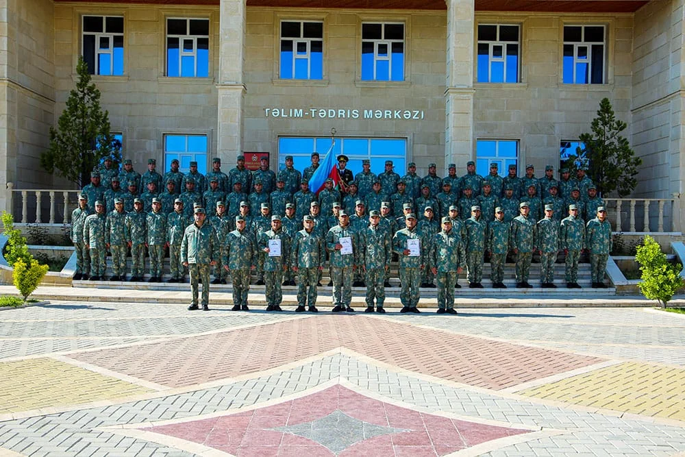 ƏÜO-da “Müddətdən artıq həqiqi hərbi xidmət hərbi qulluqçularının hazırlığı kursu”nun növbəti buraxılış mərasimi keçirilib - VİDEO