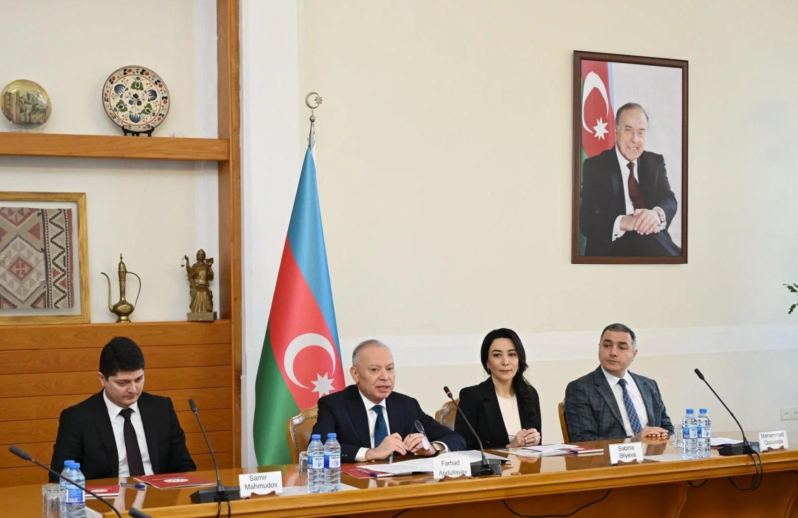 Konstitusiya Məhkəməsində dəyirmi masa keçirilib - Heydər Əliyevin 103-cü ildönümünə həsr edilib