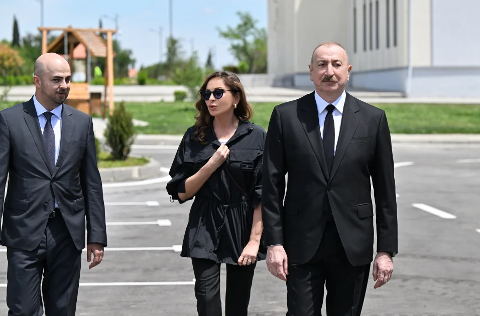 Prezident İlham Əliyev və birinci xanım Mehriban Əliyeva Şükürbəyli kəndində fərdi evlərdə yaradılmış şəraitlə tanış olublar
