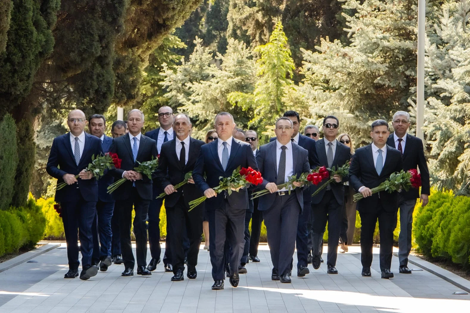 Səhiyyə Nazirliyinin rəhbərliyi və kollektivi ümummilli lider Heydər Əliyevin əziz xatirəsini ehtiramla yad edib