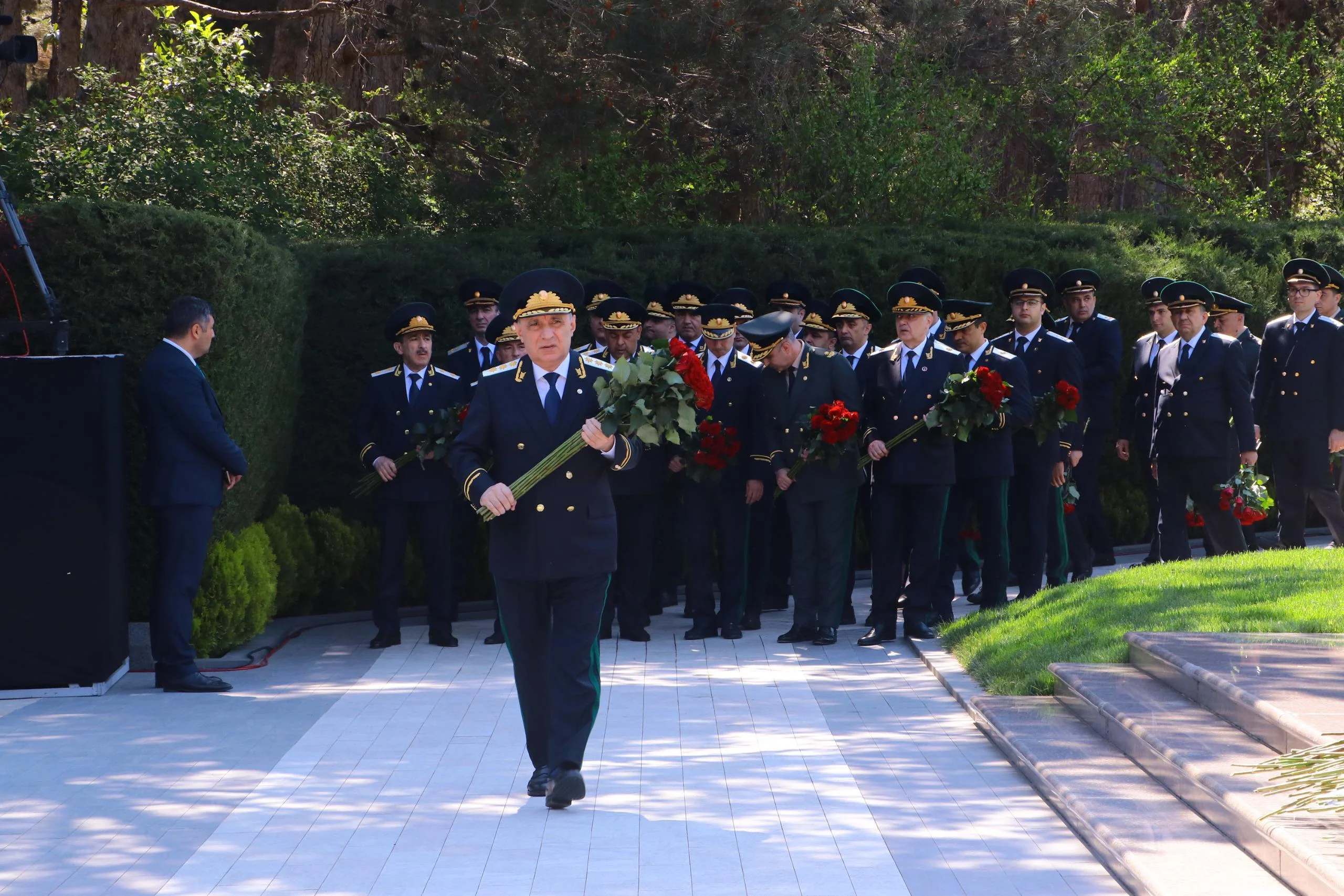 Prokurorluq əməkdaşları Fəxri Xiyabanı ziyarət edib
