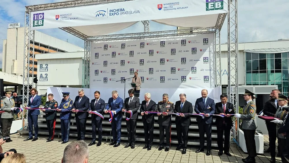 Azərbaycan müdafiə nazirinin Slovakiyaya səfəri davam edir