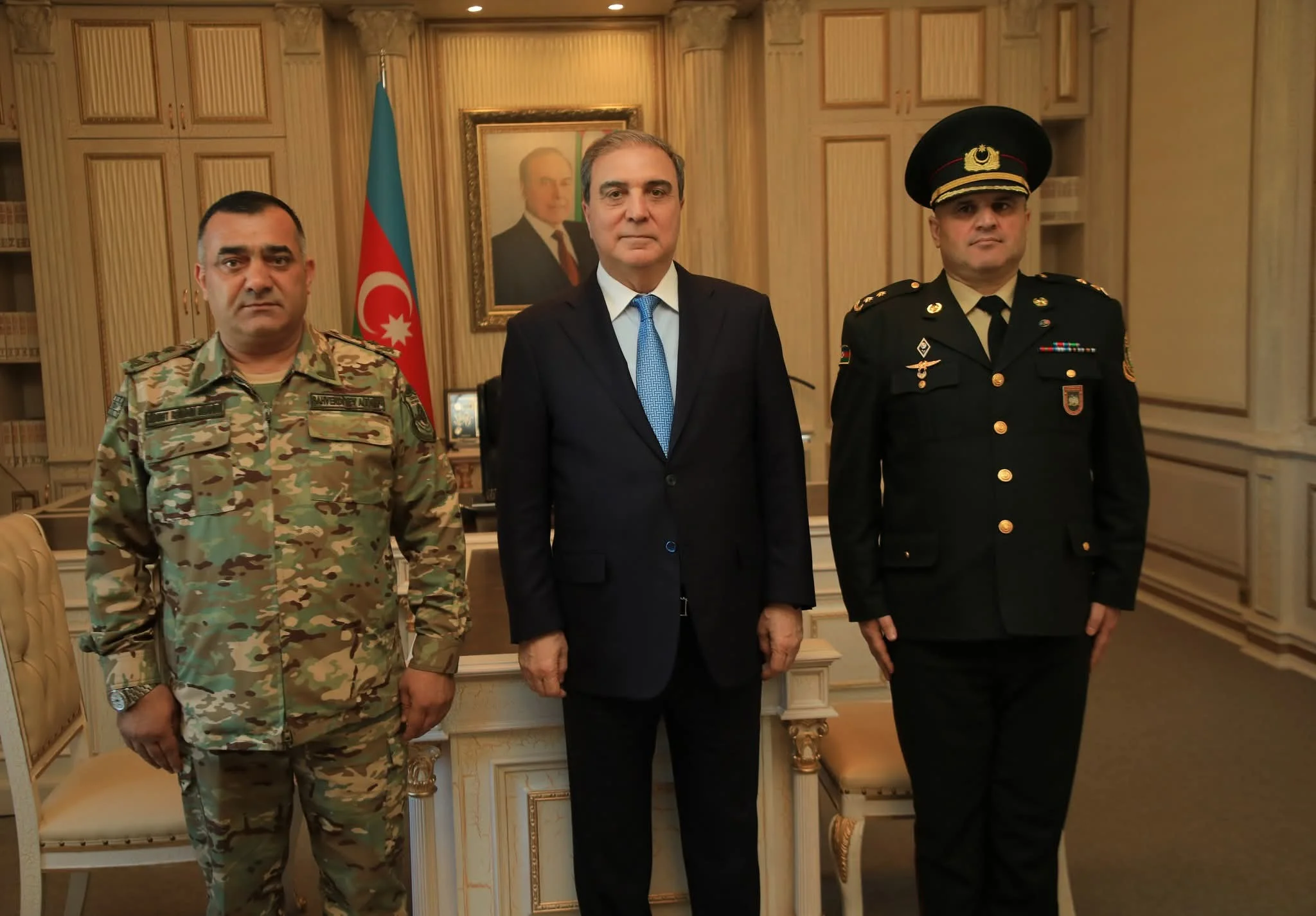 Niyazi Bayramov SHXÇDX Gəncə şəhər İdarəsinə yeni təyin olunmuş rəislə görüşüb